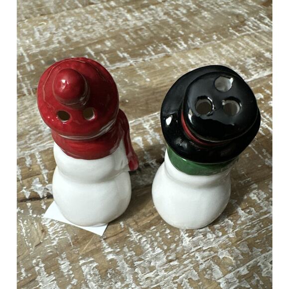 Cracker Barrel Christmas Snowman Mini Collectible Salt and Pepper Shakers New - Picture 2 of 3